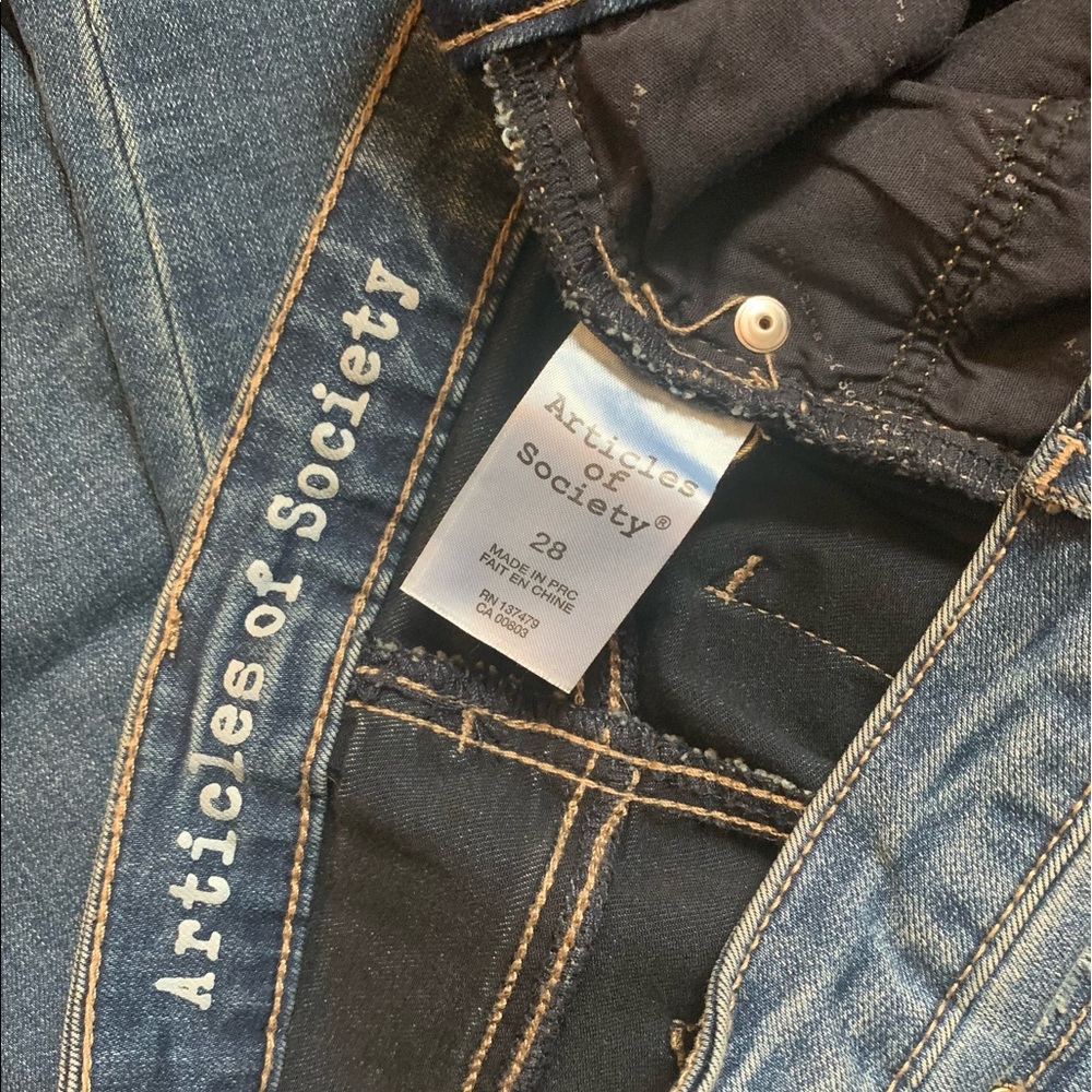 Cute Skinny Cut Jeans - Picture 5 of 6
